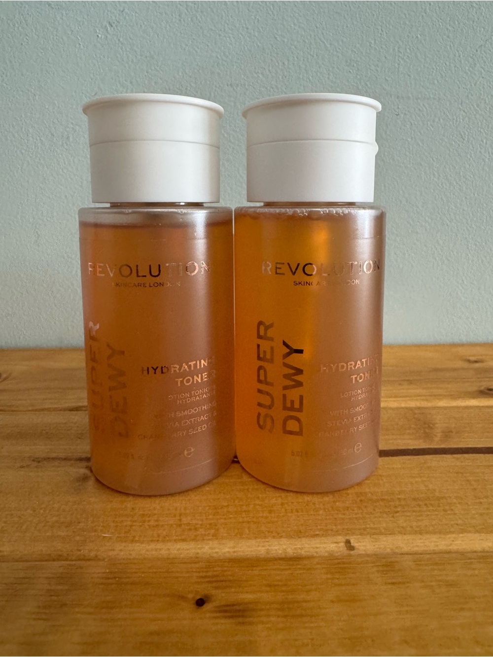 Revolution Super Dewy Hydrating Toner - Peach Amber & White Cap